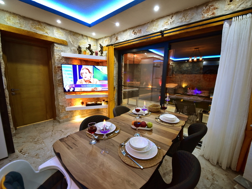  gece  -  Kasım
  | Kalkan Akbel'de Romantik Jakuzili Villa Tatili: Korunaklı Havuz ve Özel Anlar